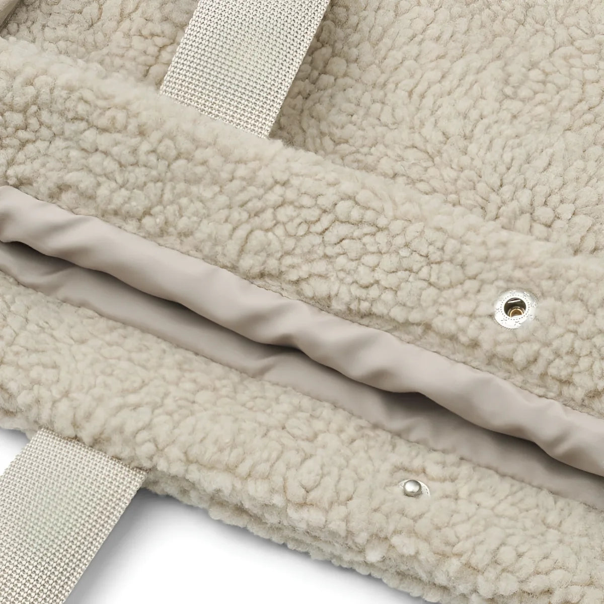 Beige Sherpa-lined Jacke mit Silber-Snap-Buttons und verstellbaren Riemen für Mist Reed Pile Tote Bag