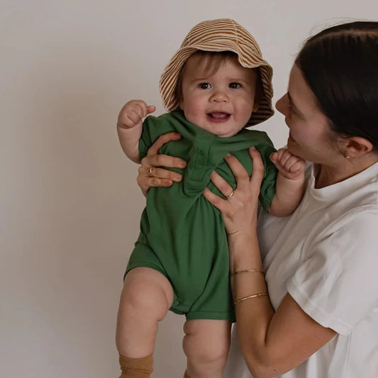 Grüner Organic Zoo Romper in Seagrass Beach mit gerafftem Ausschnitt und kurzen Ärmeln aus leichtem Material