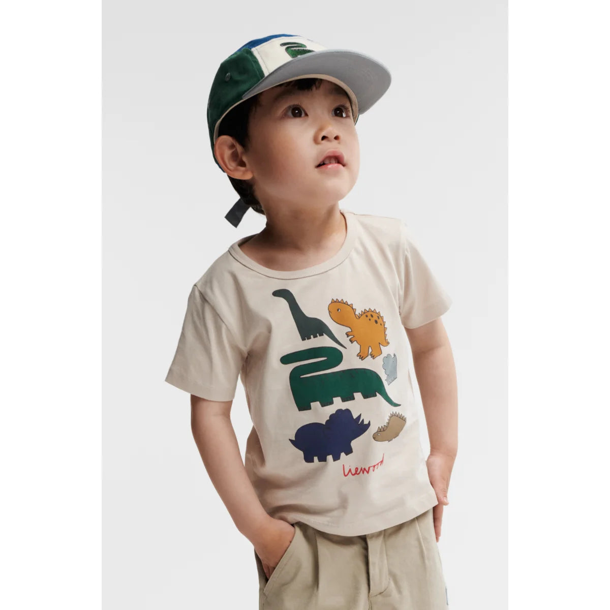 Beige T-Shirt mit bunten Dinosauriergrafiken im Rory Cap Blue Fog Multi Mix