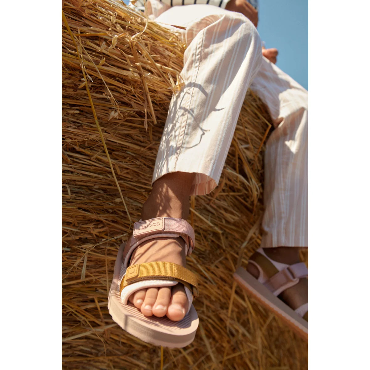 Pink und gelbe Plateau-Sandalen des Modells Sandalen Monty | Rose mix