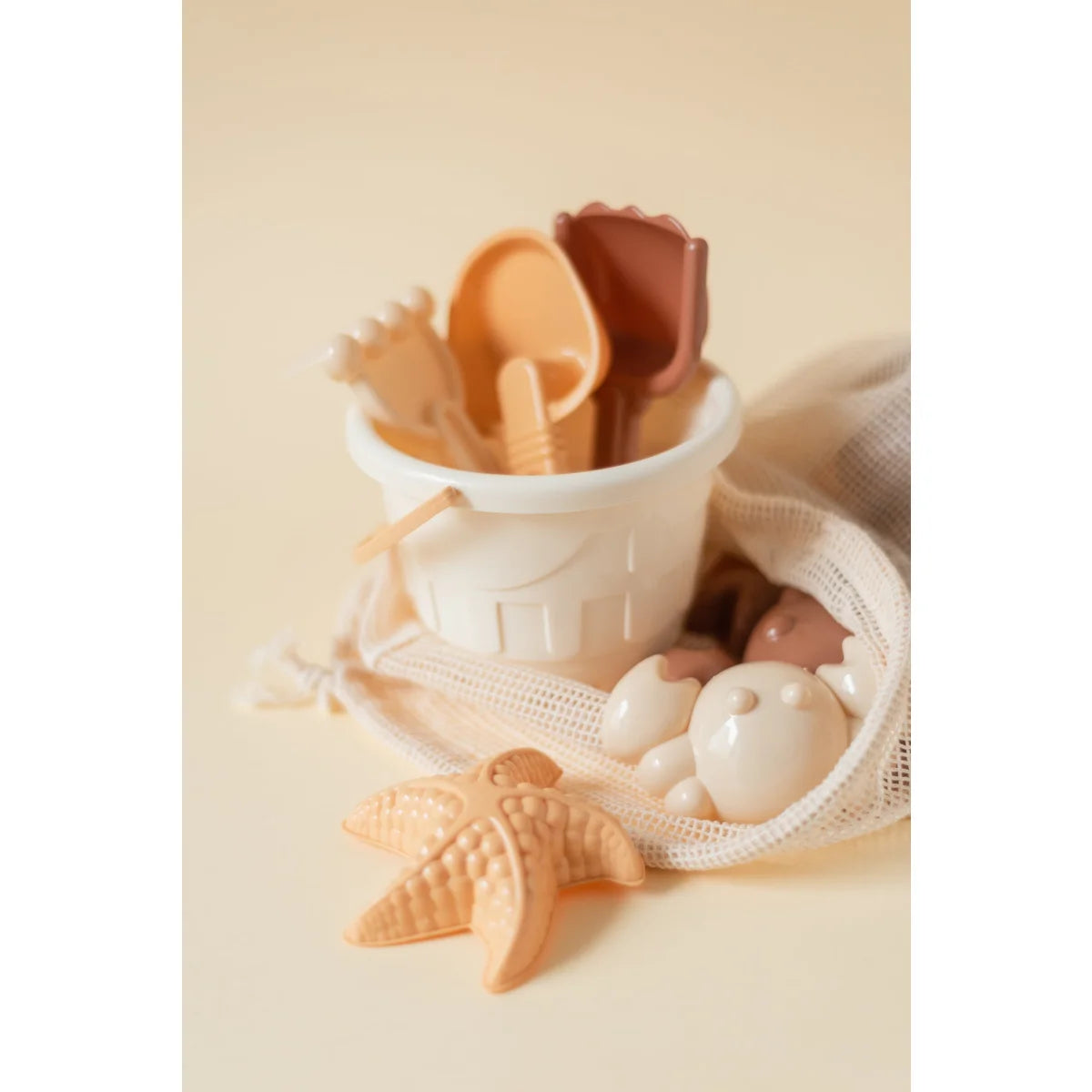 Sandspielzeug Schiff mit Eimer, Schaufel und Stern, ideal für den Strandspielspaß