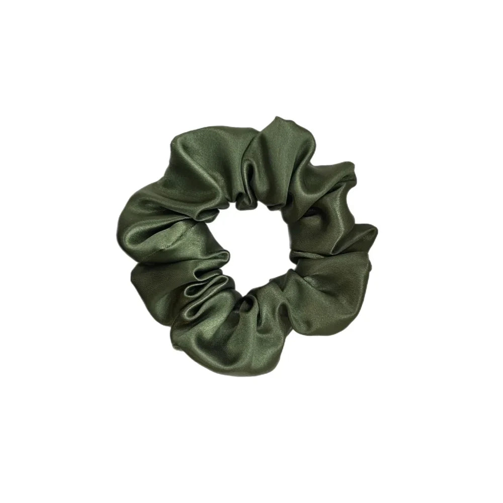 Olive grüne Satin-Schleife für Haarstyling im Produkt Scrunchies mini + Me Olive