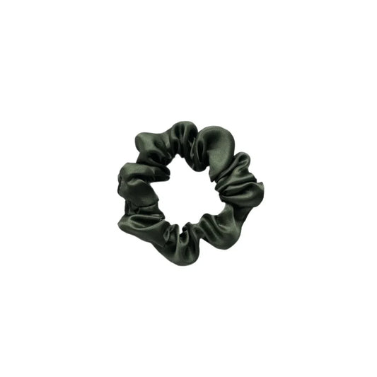 Verwischte dunkelgrüne Haargummi Scrunchies mini + Me Olive