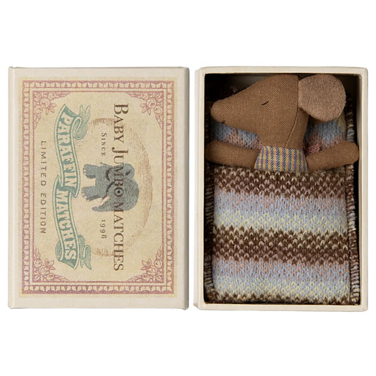 Gestopftes Spielzeugmaus in Strickpullover in dekorativer Schachtel, Rose