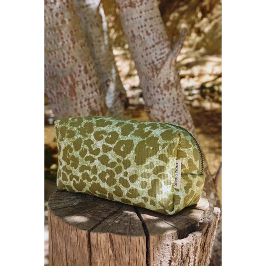 Studio Noos necessaire leopard olivgrün leopardmuster Toilettenetui