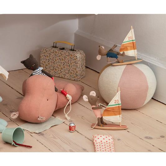 Pink und weiße Plüsch-Hippo liegend, Strandmäuse Surfer kleiner Bruder Produkt