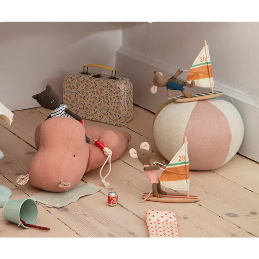 Pink und weiße Plüsch-Hippo liegend, Strandmäuse Surfer kleiner Bruder Produkt