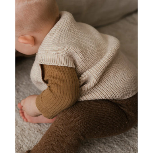 Strickpullunder Vest Harvey in Creme mit gestrickter cremefarbener Babymütze