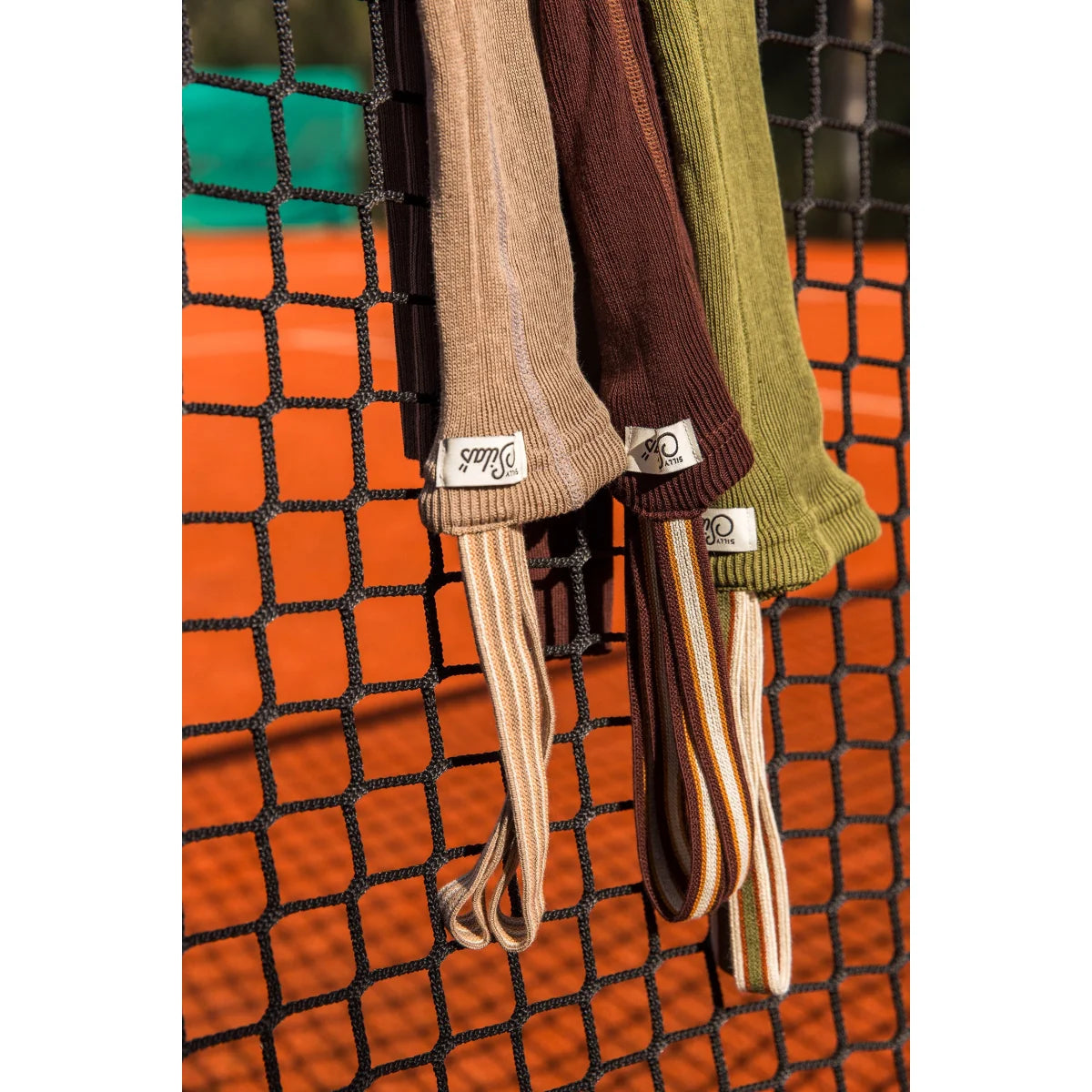 Ribbed knielange Socken mit gestreiften Trägern in schokoladenbraunem Design