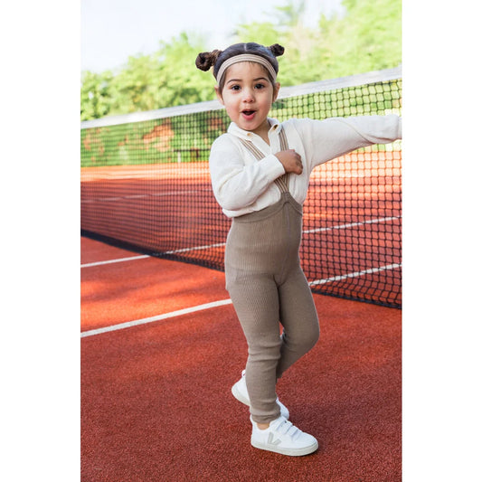 Mädchen in strapsgestützten Leggings, Strumpfhose mit Träger in Oysterschwarz gestreift