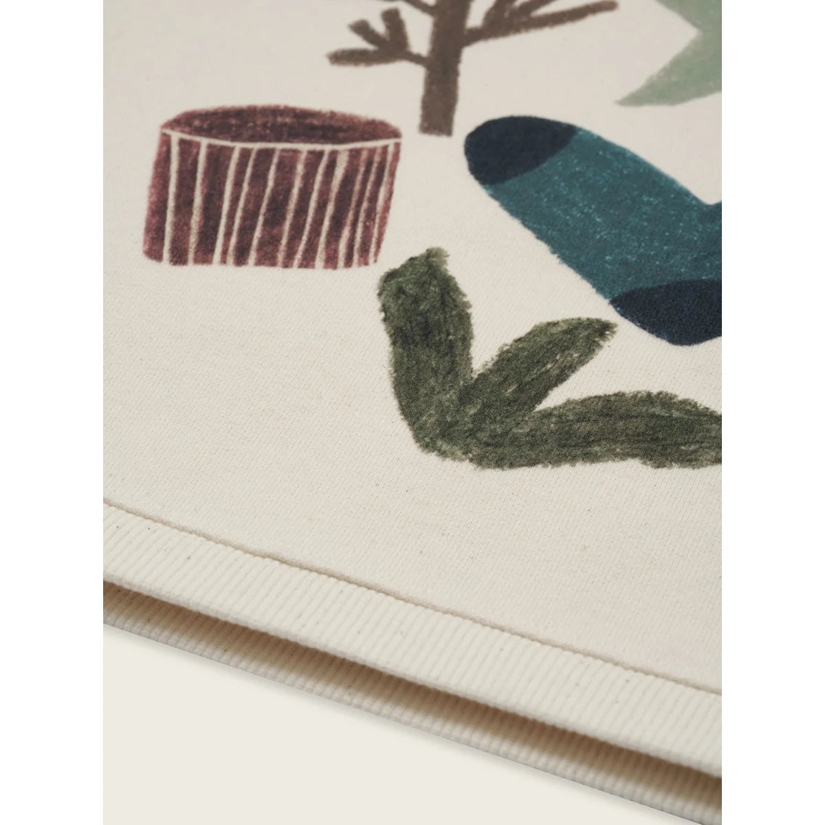 Creamfarbener Textilstoff mit verspieltem Design von Baumstumpf, Baum, Blatt und Socke