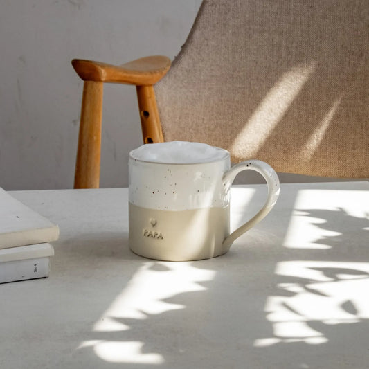 Grosse Tasse PAPA 350ml weiß gesprenkelt beige graviert