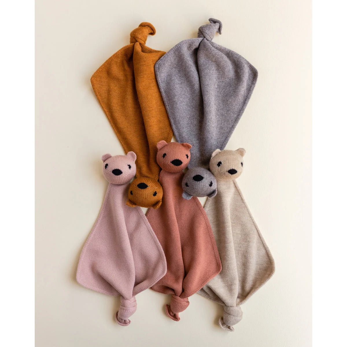 Bunte bärenförmige Babydecken von Teddy Tokki in Rostfarbe
