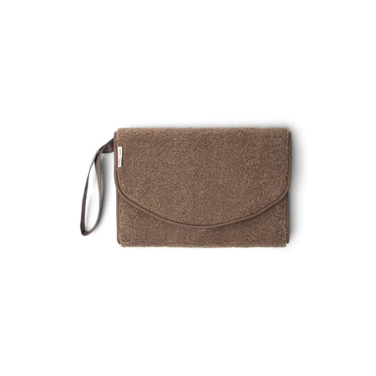 Braune Wildleder-Clutch mit Handgelenkriemen von Teddy Wickelunterlage