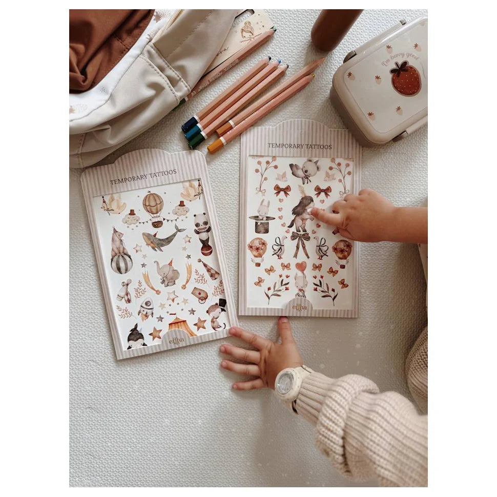 Temporäre Kindertattoos 2019: Blumenmotive in Pastelltönen