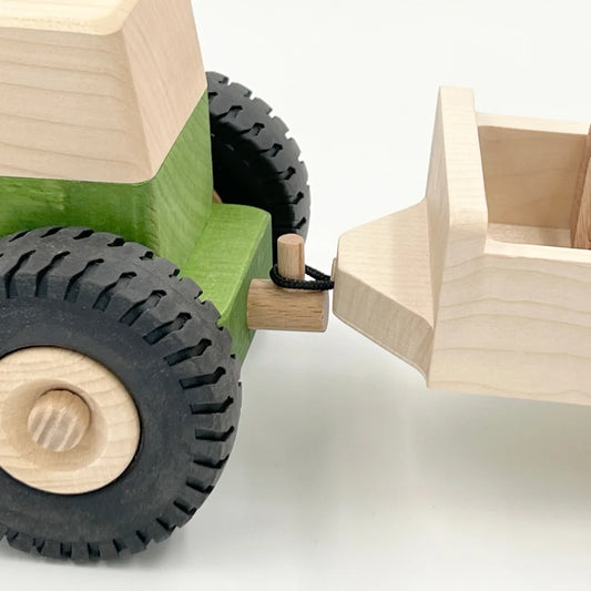 Holzspielzeug Traktor mit Anhänger im Produkt Traktor BERND, kindgerechtes Spielzeug