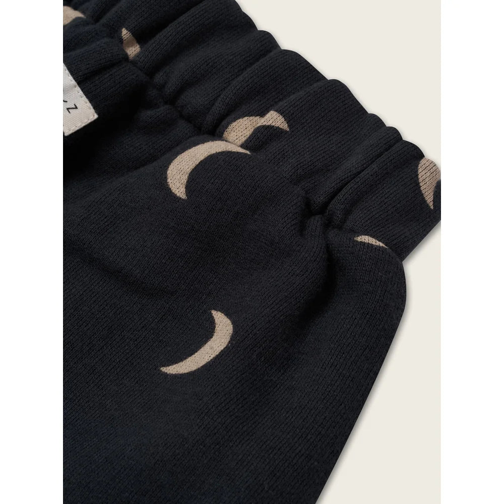 Schwarze elastische Traveller Pants mit hellbraunen Halbmondmustern