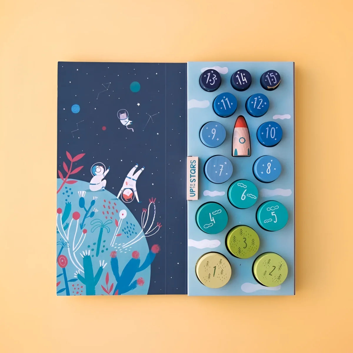 Zauberhafter blauer und türkiser Adventskalender Up to the Stars mit Astronauten, Planeten und Sternen