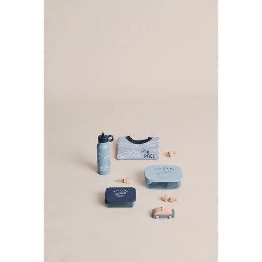 Leichte metallische wasserflasche falk 350 ml in beachblau mit schwarzem schraubverschluss und griff für rennautos