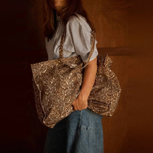 Gabrielle Paris Week-End Bag Chantilly über der Schulter getragen