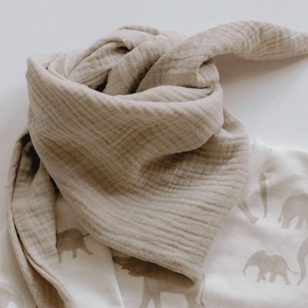 Beige Musselin Halstuch mit dezentem Elefantenmuster für Damen