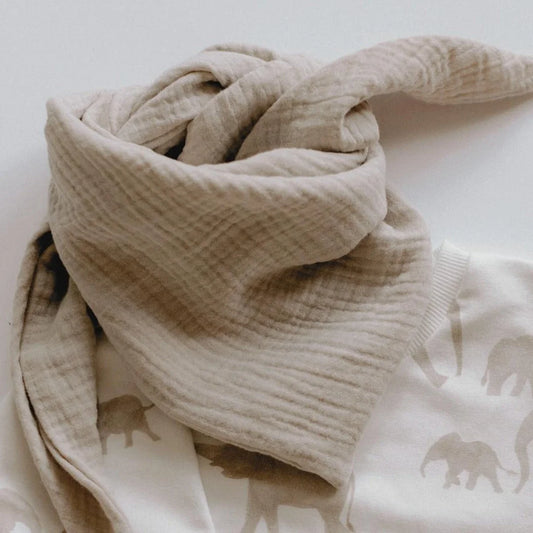 Beige Musselin Halstuch mit dezentem Elefantenmuster für Damen