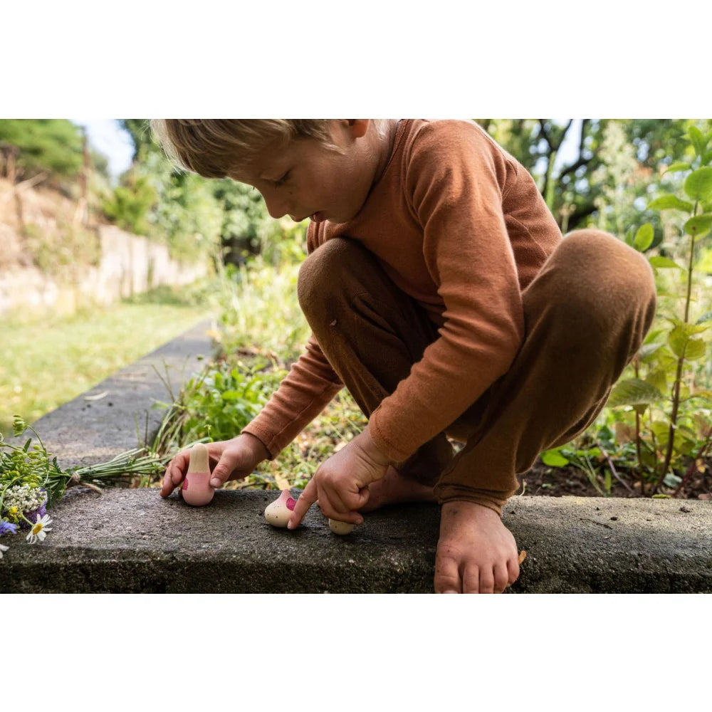 Braunes Langarmhemd mit Blumenmuster und Taschen-Detail vom Produkt Yay!