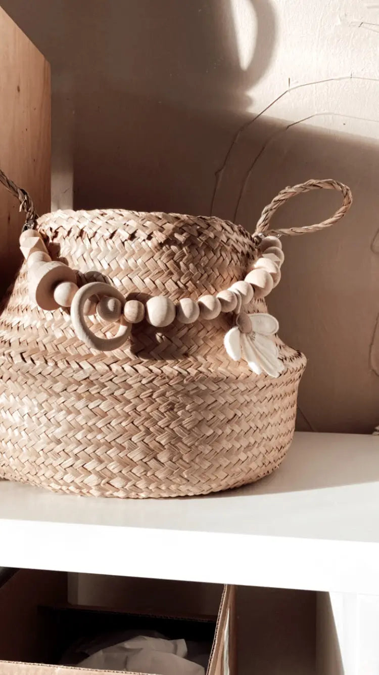 Felt oder Stoff-Gänseblümchen mit braunem Zentrum und weißen Blütenblättern aus der BEZISA Kollektion