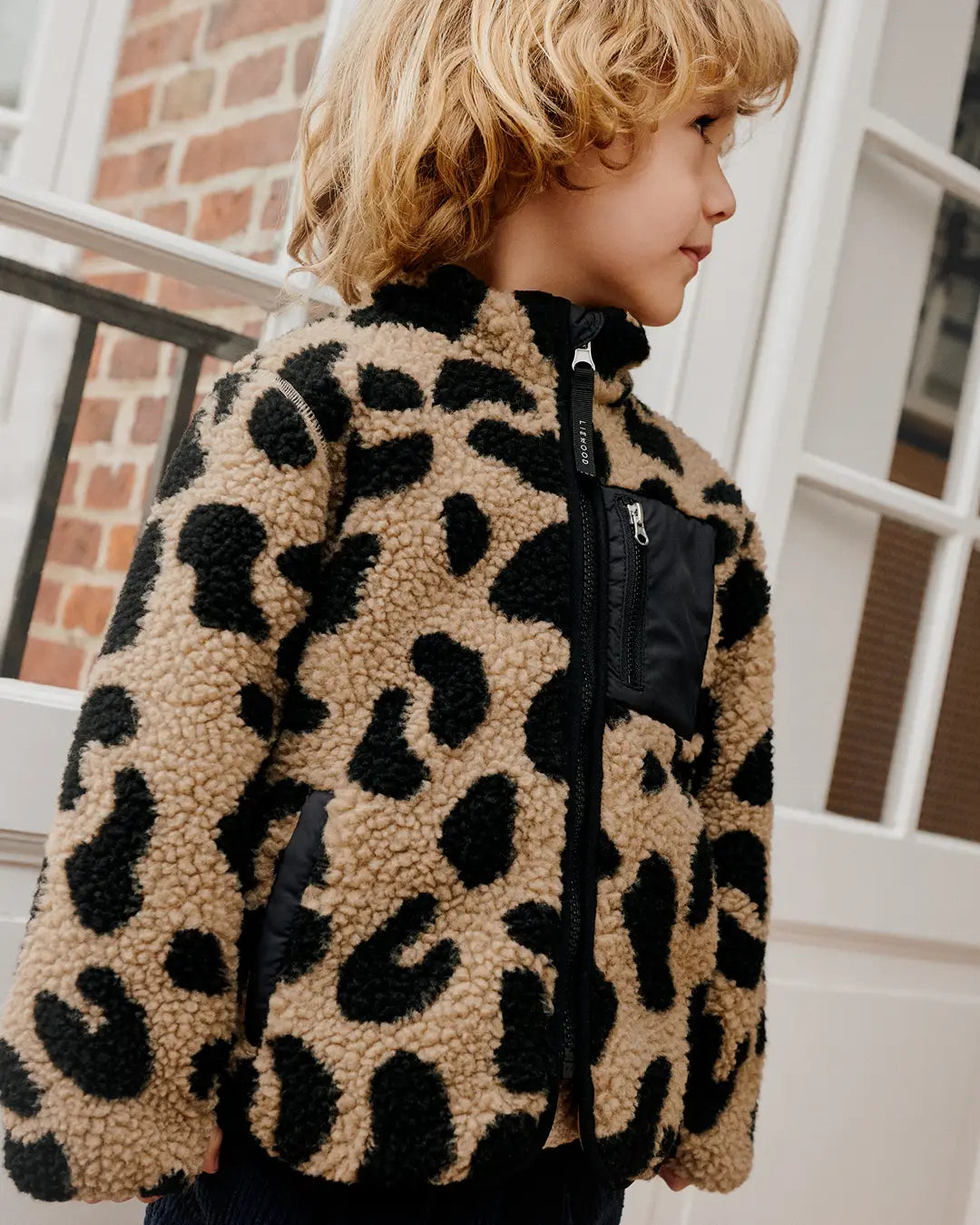 Buntes Spielzeug-Dumptruck aus der Kollektion LIEWOOD für Kinder.