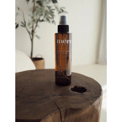 Schlankes Bernstein-Glas Mere Botanicals Magnesium-Öl-Spray 120ml hautpflegend