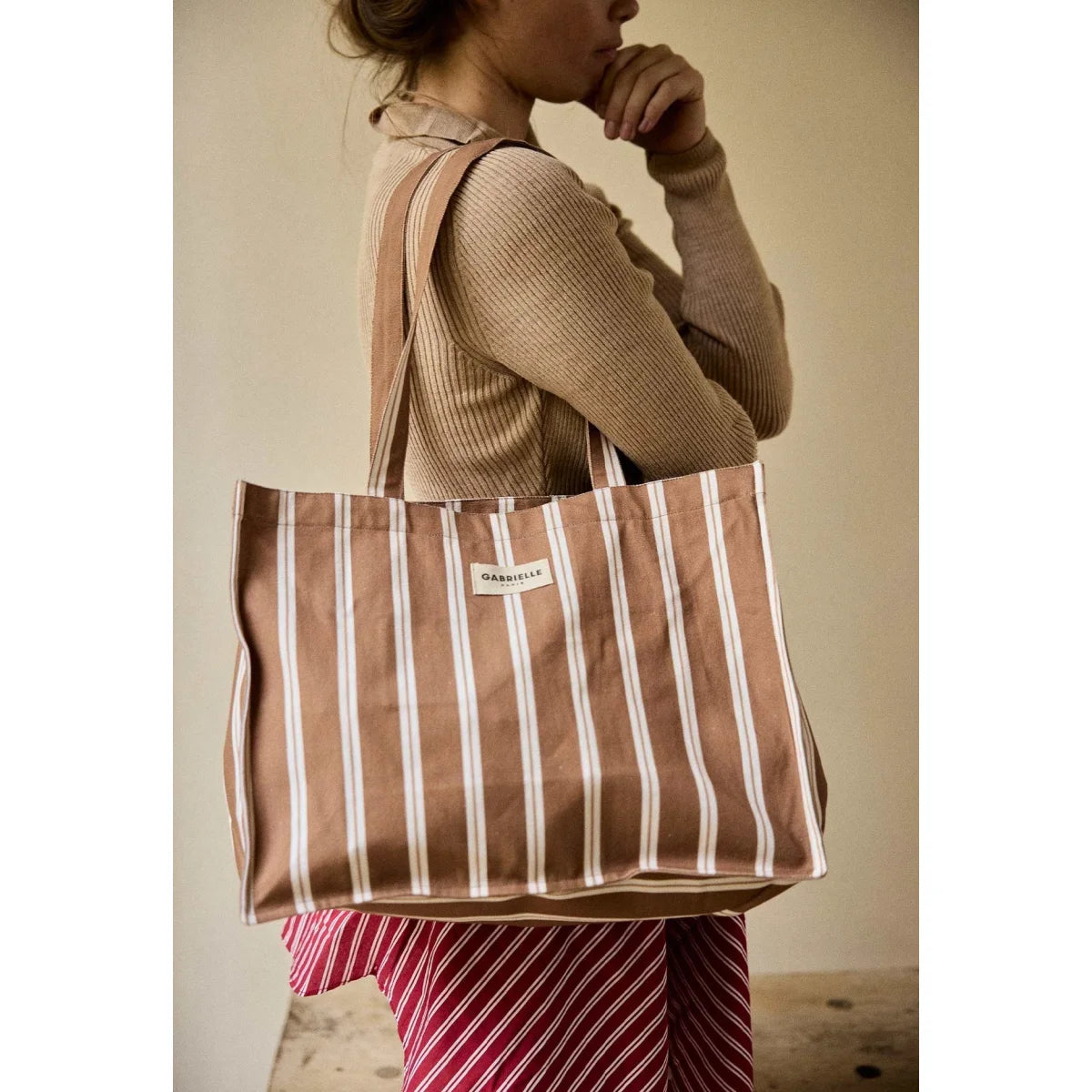 Beige weiße gesteifte canvas-tasche 24h bag rayures noisette ideal für ökologische baby- & kinderprodukte