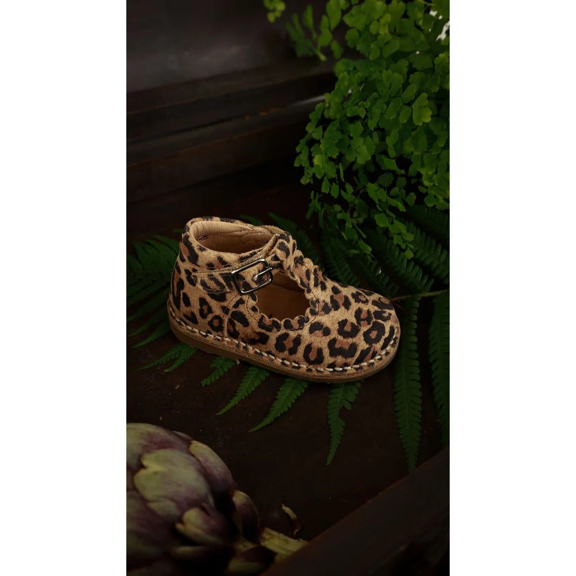 Niedliches T-Bar Blumen Leopard Schuhe Petit Nord, weiches Wildleder