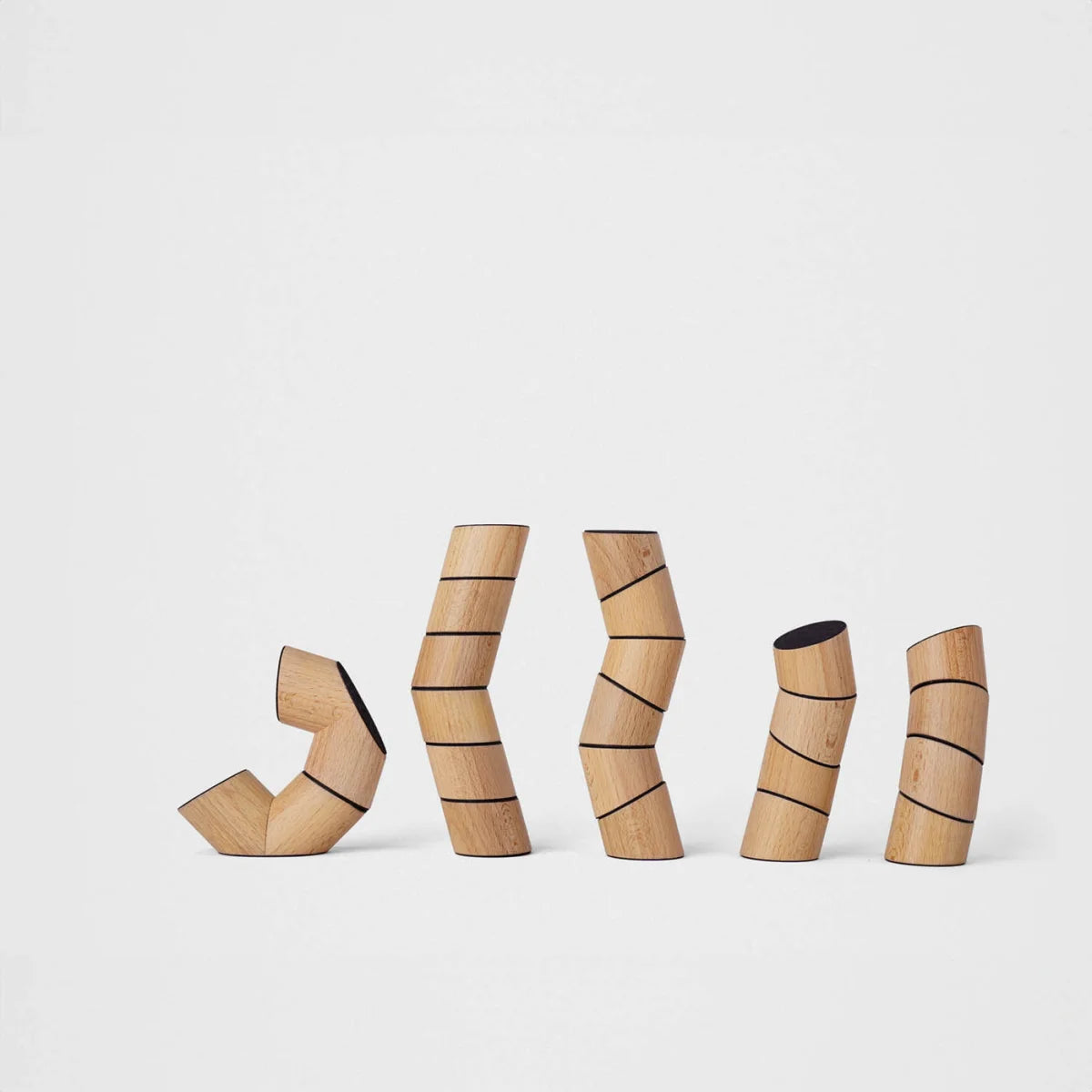 Loggos Holzbaustein Buche: 5 helle Holzvasen mit schwarzen Linien
