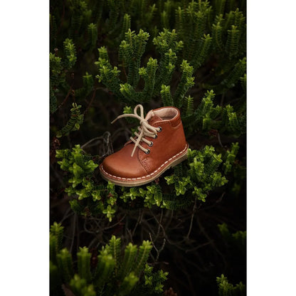 Classic Boot Cognac: Desert boot aus pflanzlich gegerbtem Wildleder im Grün