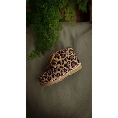 Klassische Leopard-Desertboot aus pflanzlich gegerbtem Wildleder, Petit Nord