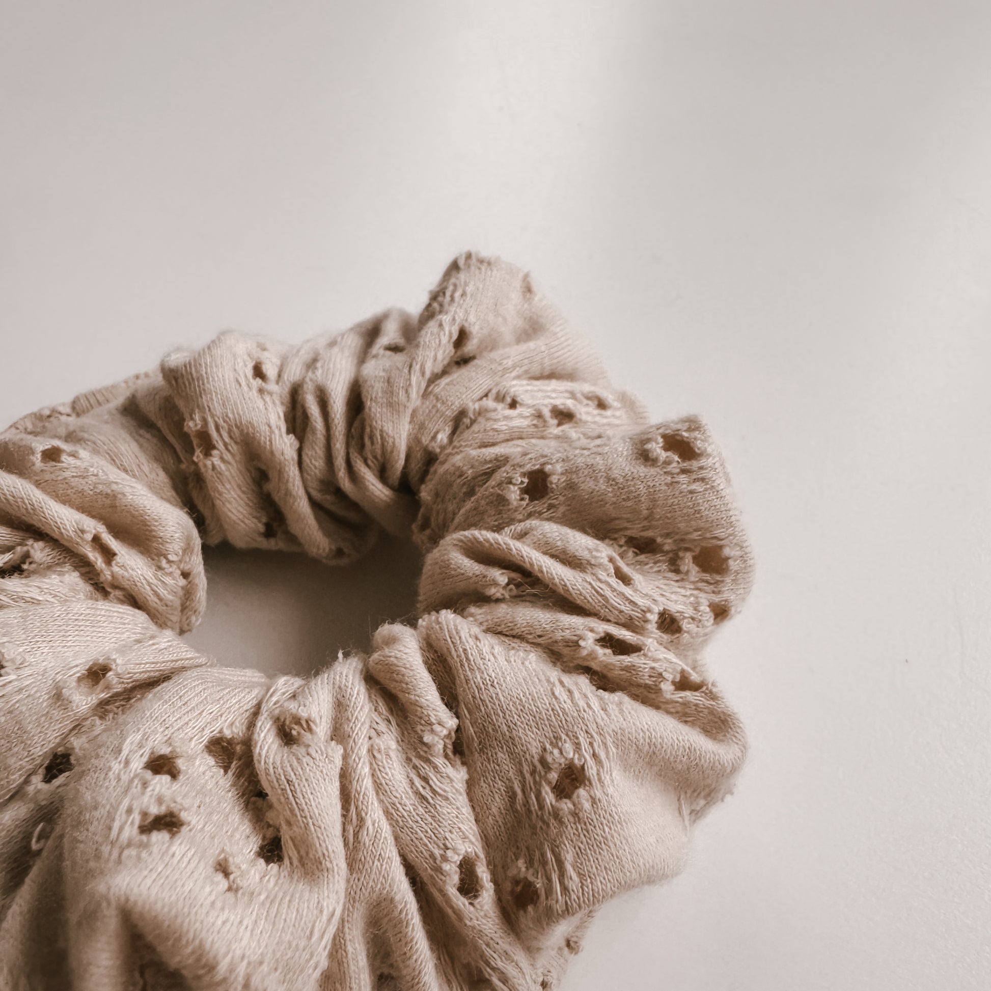 Scrunchie embroidery | beige - Scrunchie
