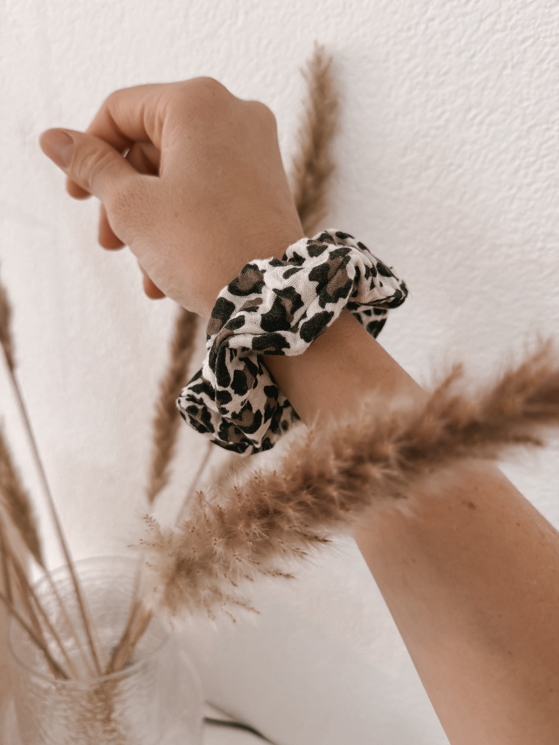 FRICKZACK Scrunchie Musselin | leo schwarz - Accessoires