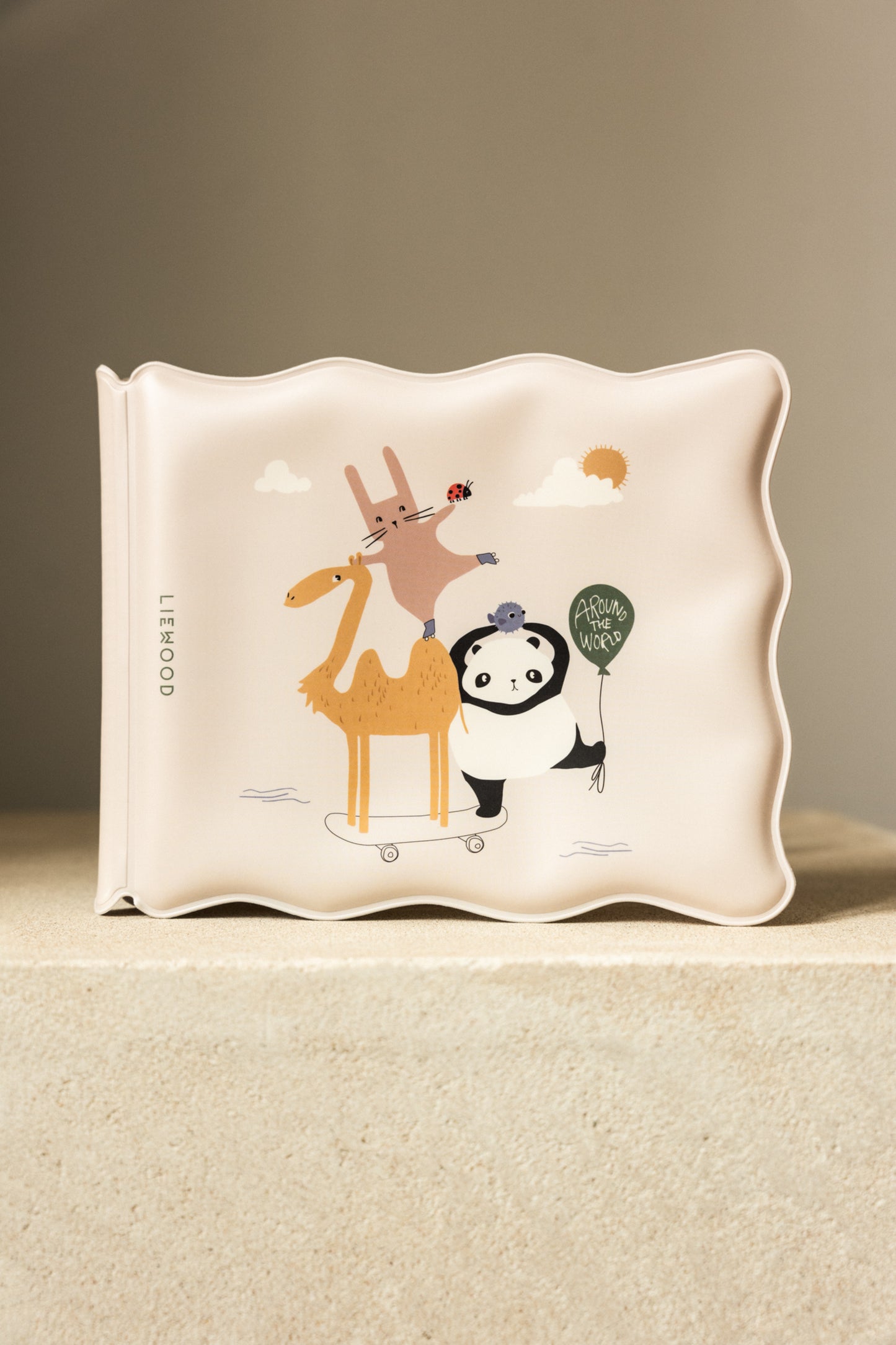 Waylon Magic Water Book | around the world Sandy