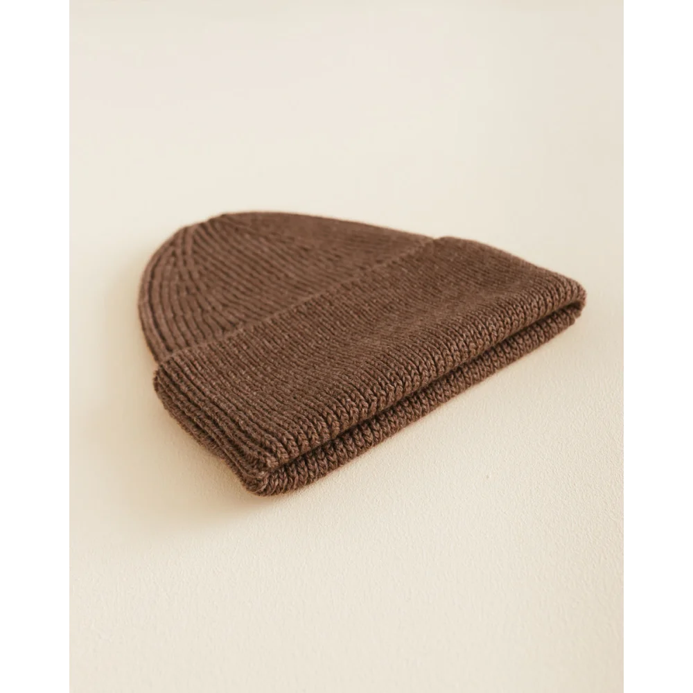 Braune Strickmütze Adult Beanie Fonzie in Mocha für stilvolle Wintermode