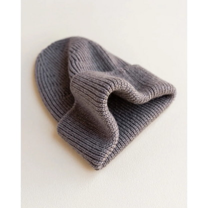 Grau gestrickte Beanie-Mütze mit Rippstruktur, Adult Beanie Fonzie von Otter