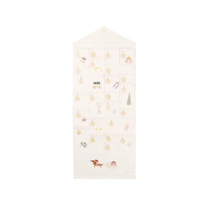 Weiße Stoff-Adventskalender mit festlichen gestickten Illustrationen für Weihnachten