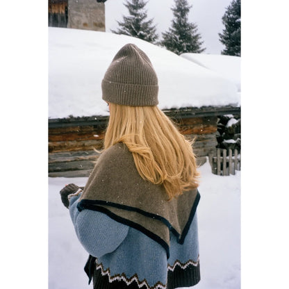 LOVEM AMI BEANIE Kaschmirmütze Taupe getragen
