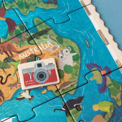 Bunte Australien-Puzzlekarte mit Spielzeugkamera und Tierillustrationen