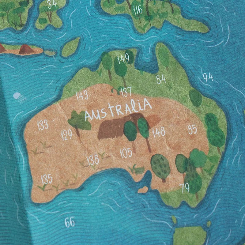 Bunte illustrierte Karte Australiens mit grünen Bäumen, braunem Land und blauen Gewässern aus Animal World Poster + Stickers