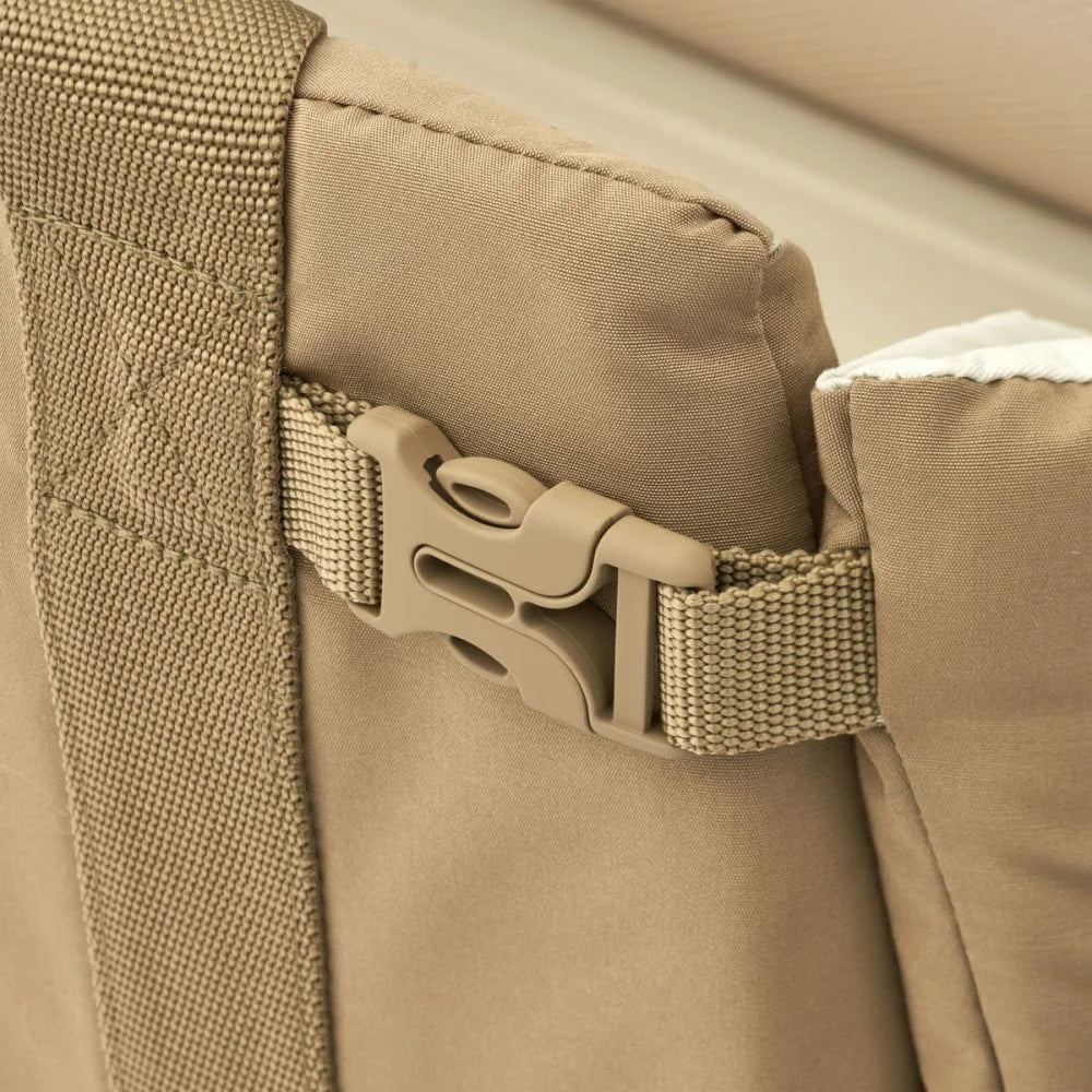 Hellbrauner Stoffriemen mit Kunststoffschnalle für Baby-Nest Amber Oat