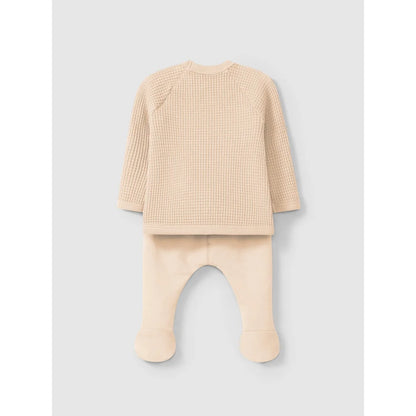 Beige gestricktes Babyset bestehend aus Pullover und Fußhosen in Sandfarbe