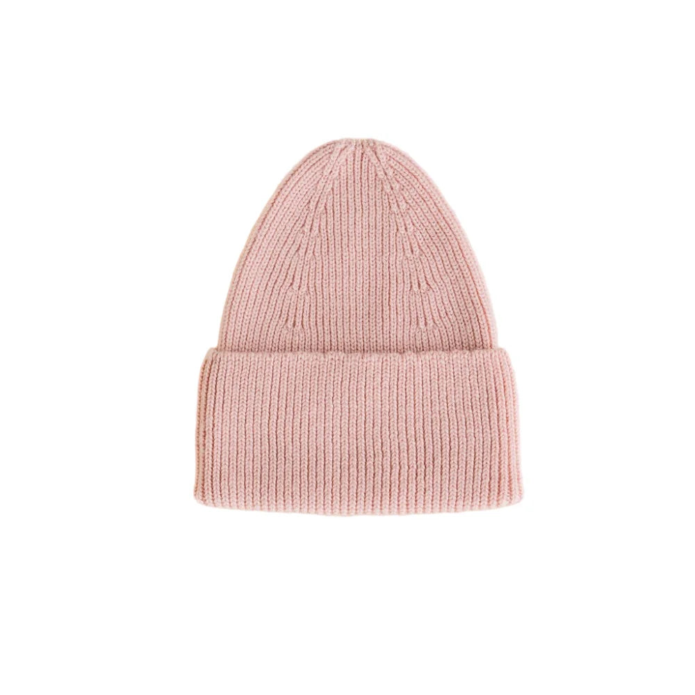 Hellrosa gerippter Beanie Fonzie mit umgeschlagener Krempe, perfekt für den Winter