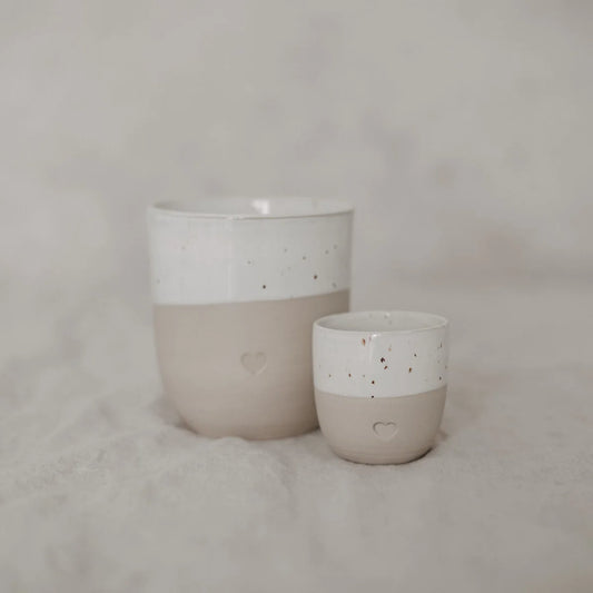 Espresso Becher HERZ 70ml mit Herz-Gravur, weiß gesprenkelt