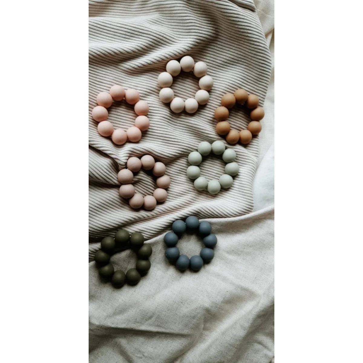 Beissring Freezer Teether aus weichem Silikon in Pastellfarben