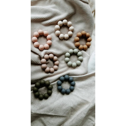 Beissring Freezer Teether aus weichem Silikon in Pastellfarben
